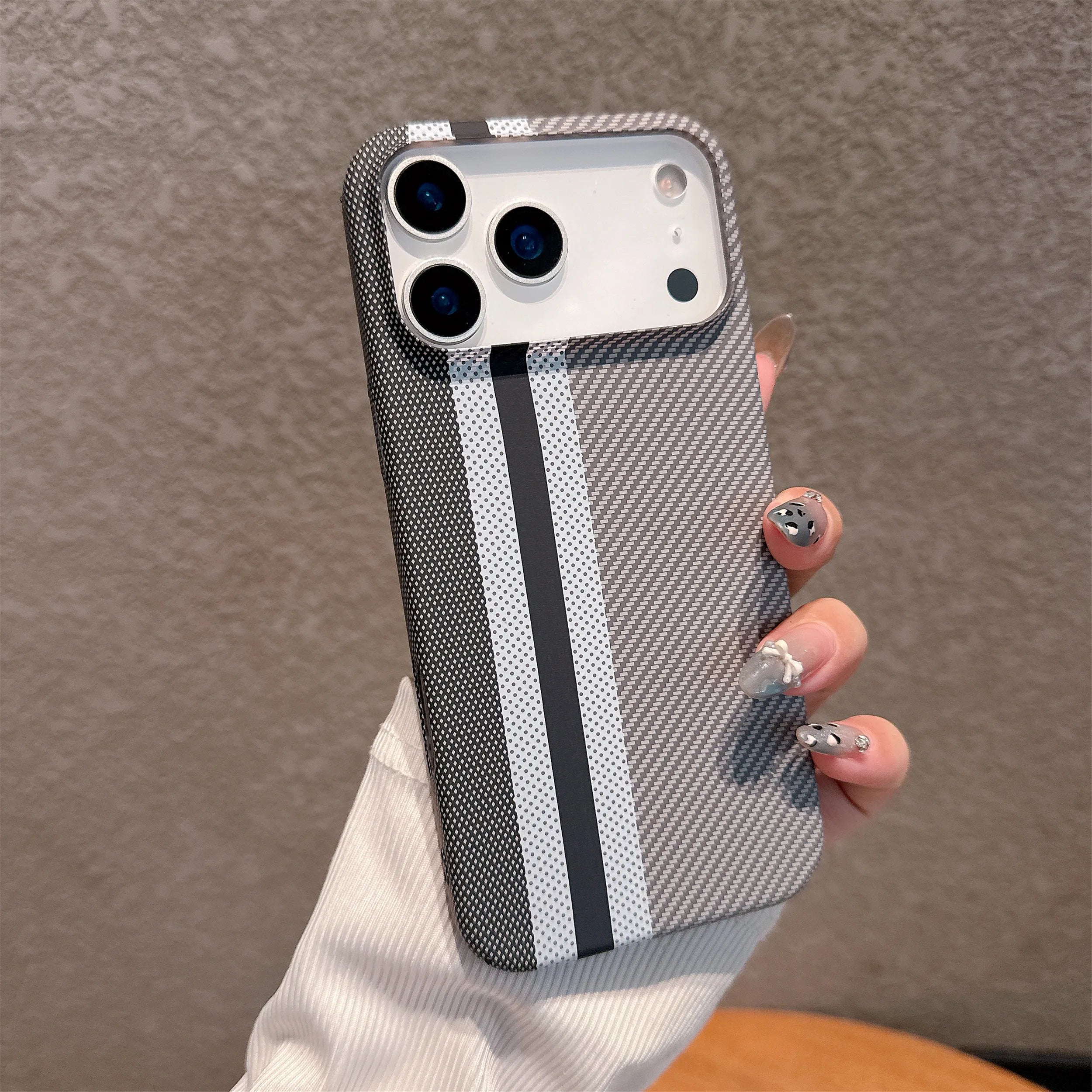 iPhone Serisi Karbon Fiber Desenli Darbe Korumalı Kılıf