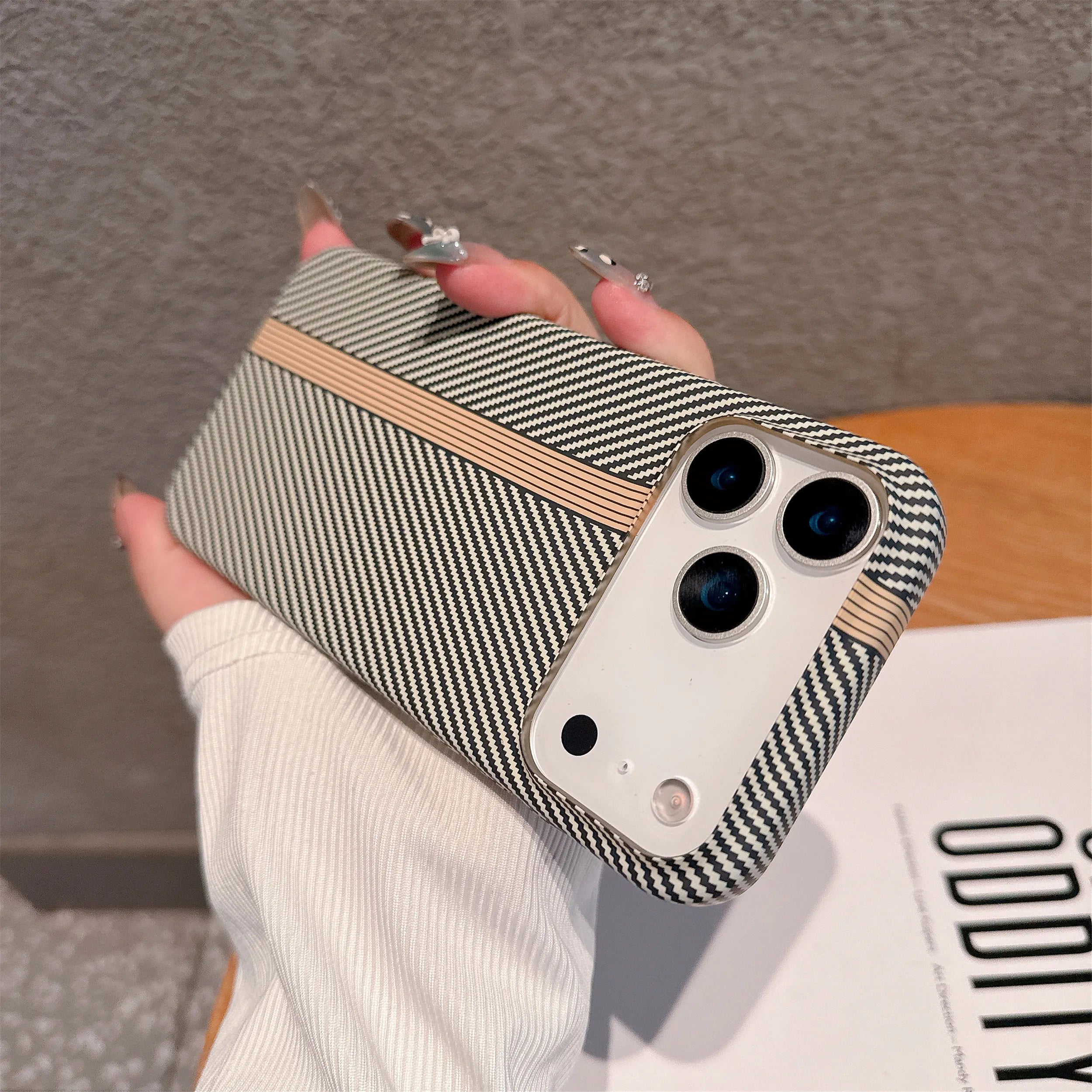 iPhone Serisi Karbon Fiber Desenli Darbe Korumalı Kılıf