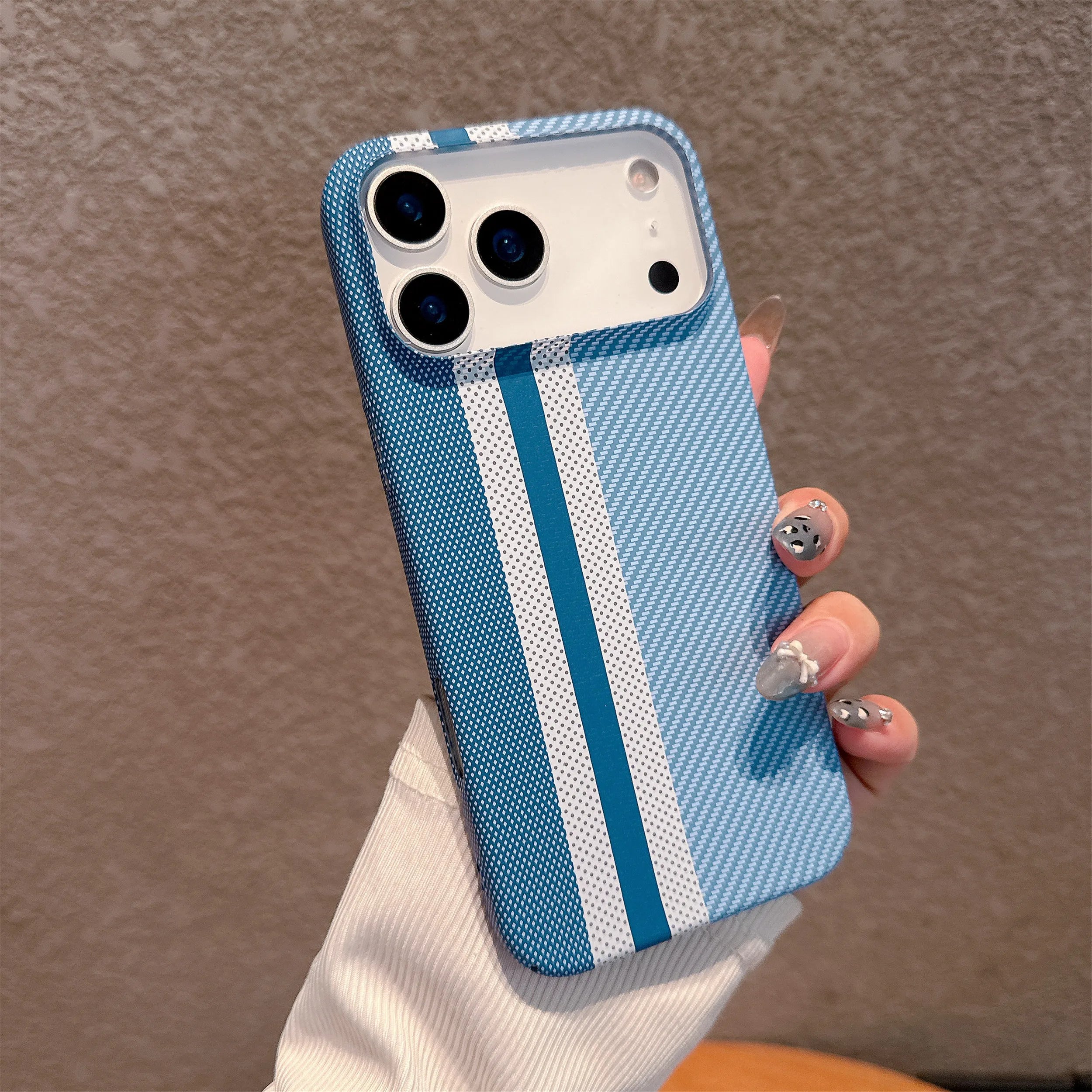 iPhone Serisi Karbon Fiber Desenli Darbe Korumalı Kılıf